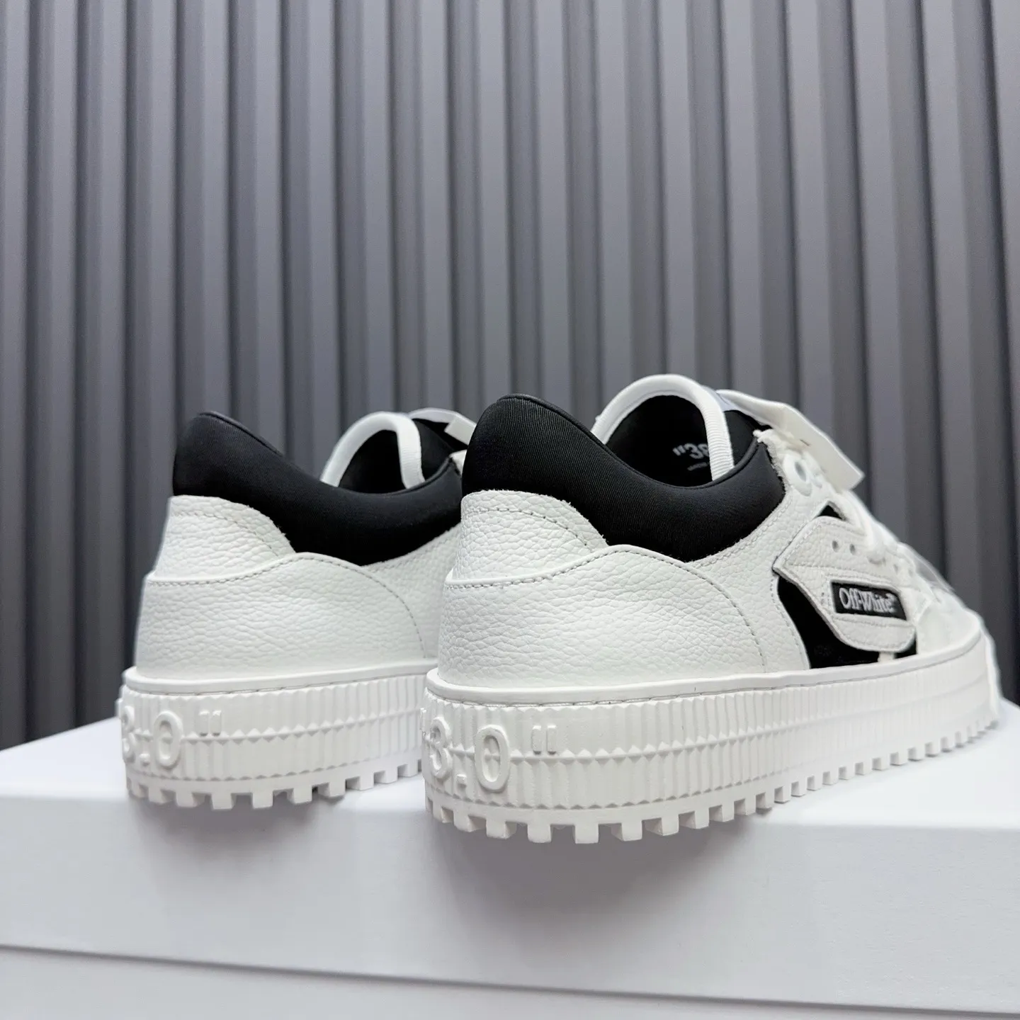 P760 OFF WHITE⚡️Couple model⚡️35-40 women’s model 39-46 men’s model